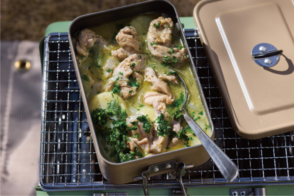 鶏肉のアグラッサート（シチリア風肉の白ワイン煮込み）